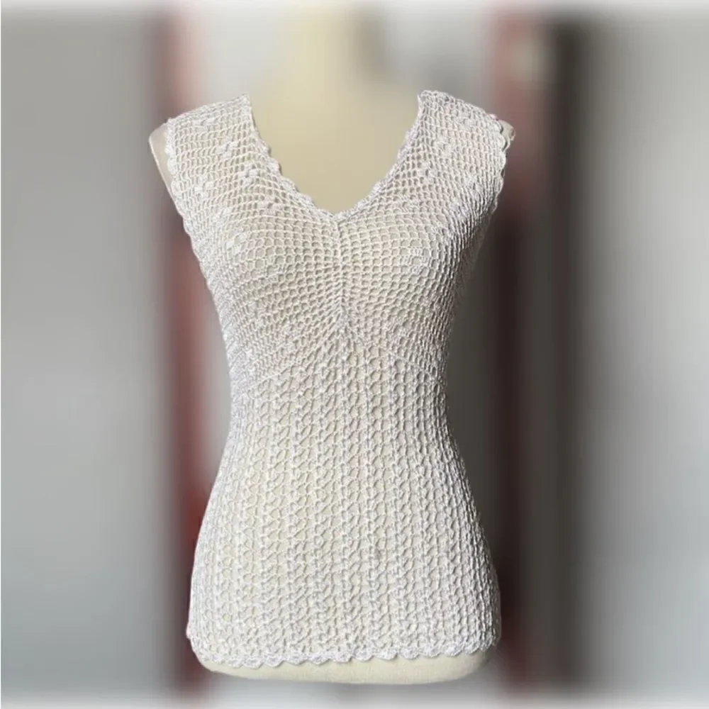Bette Paige White Sheer Macrame Knit V-Neck Sheer Sleeveless Top (Size: Small)